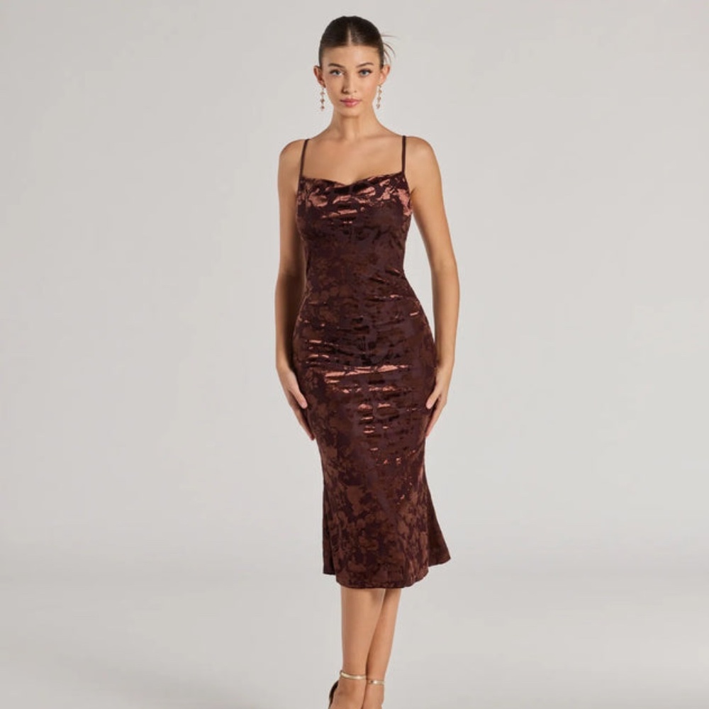 Windsor - Oh-So-Chic Floral Velvet Burnout Midi Dress